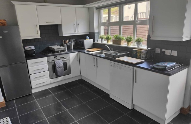 Castleview Large 3 Bedroom Family House - Glenarm