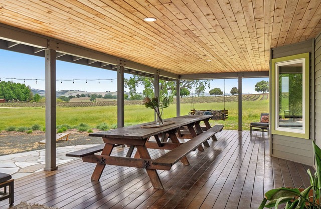 Castoro Cellars Hive/Hivette | Wine Stay, Groups 16 + EV