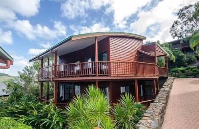 * Casuarina Cove 1 * Hamilton Island
