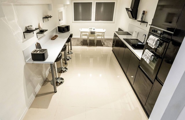 Caswell Bay modern 2 bedroom apartment sleeps 6 next to sauna retreat and beach