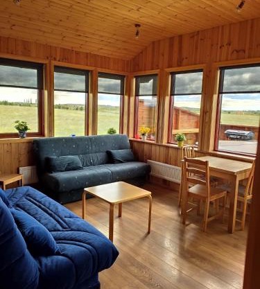 CAT LOVERS ONLY! Bright and Peaceful Cabin with Views & Hot Tub