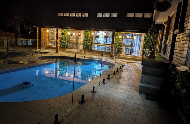 Cathedral Home apartment w/firepit, swing, pool, + hiking trails, shopping mall