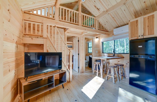 Catskills Tiny Home Cabin: Surrounded by Nature!