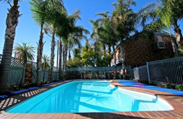 Cattlemans Country Motor Inn & Serviced Apartments