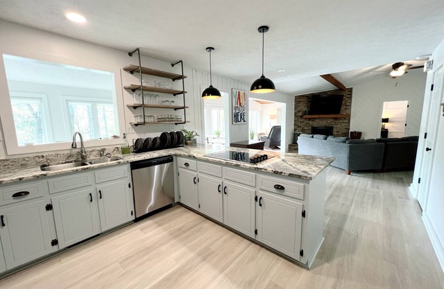 NEW LISTING*** Cause Beaches Be Salty Lake House