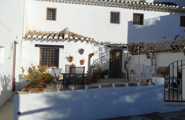 Cave House avec une vue spectaculaire sur le village et sur Sagra