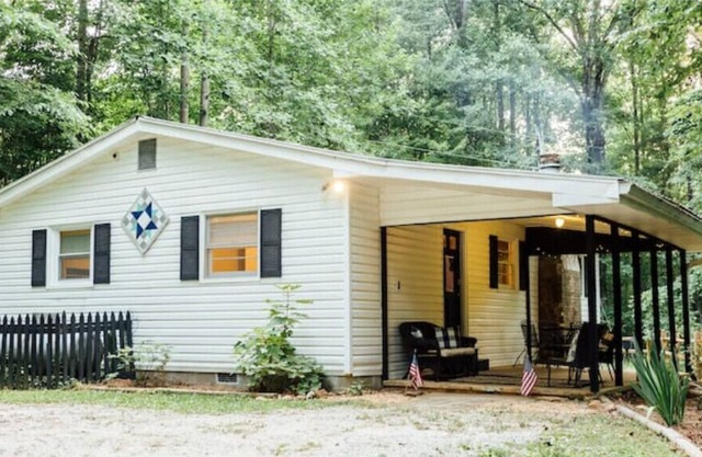 Cavender Creek Cottage - on Dahlonega Wine Trail