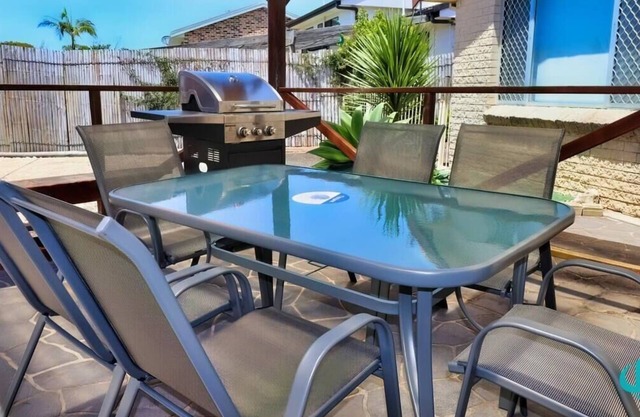 Caves Getaway - pool, beach, DOG friendly