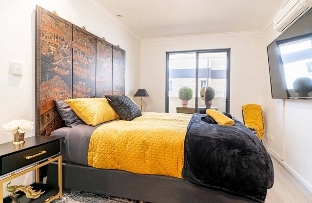 CBD 2bedrms 2 onsuite bathrms, free parking and WiFi, sleeps 8