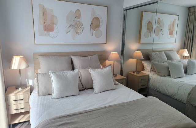 CBD Deluxe Private 2 bedroom apartment