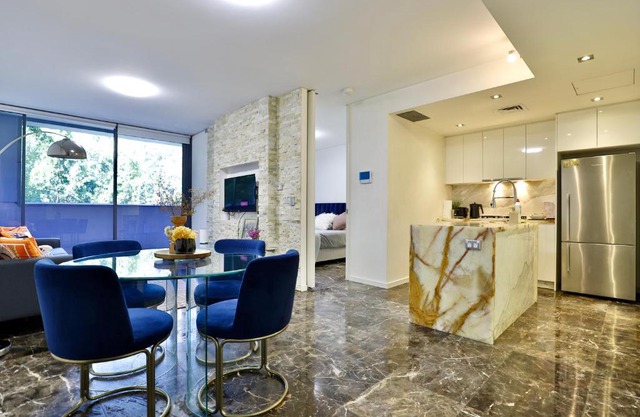CBD Harbour Retreat - Lovely 2BR Home