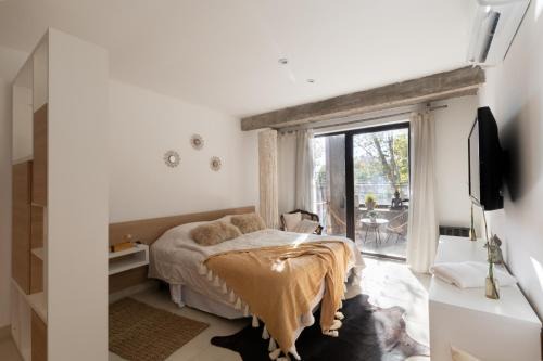 Cbmona Suites