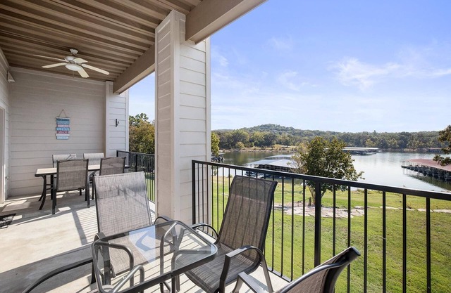 Table Rock Lakeside Tranquility: 3-Br Condo #225