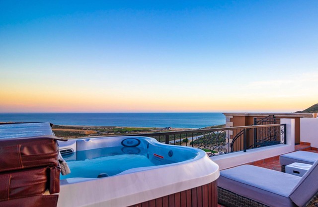 Condo de luxe 4BR Penthouse avec terrasse privée sur le toit avec bains à remous et foyers au gaz
