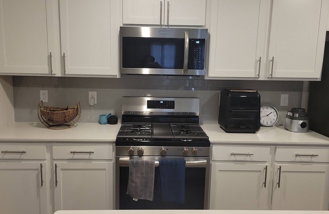 Cecile's Charming 2-bedroom house in enchanting Statesville with AC, WiFi