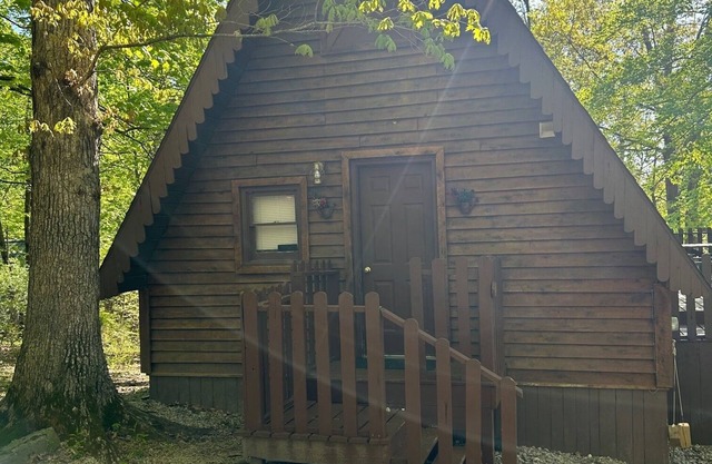 Cedar A Frame Chalet cabine 5 avec spa sur le lac Patoka So. Indiana
