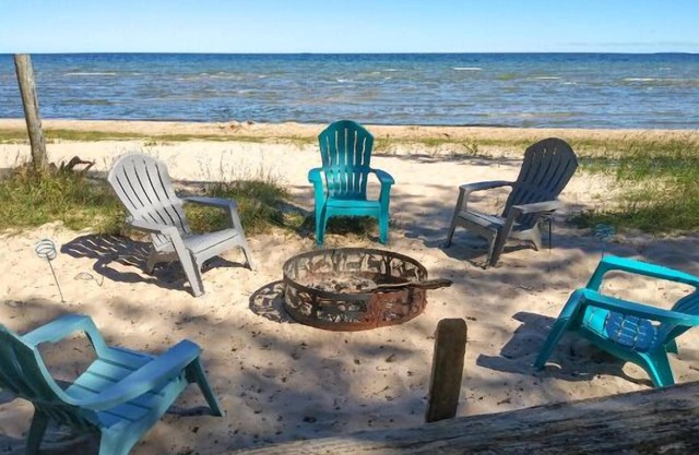 CABANE CEDAR sur la baie (lac Michigan - Green Bay): location à l'année! Cabine au bord du lac pour animaux de compagnie!