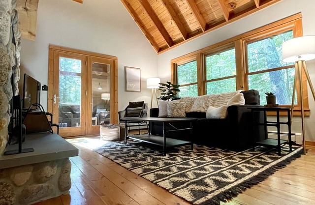 Cedar Chalet - A Year-Round Boreal Forest Oasis
