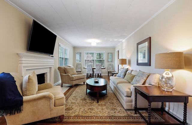 Cedar Cottage at Lake Guntersville Located a block from boat launch and park