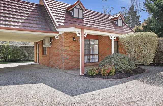 Cedar Cottage - Tudor Village Unit 3