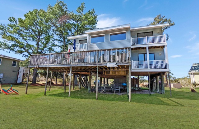 Cedar Cove - Waterfront home w/ Fire pit!