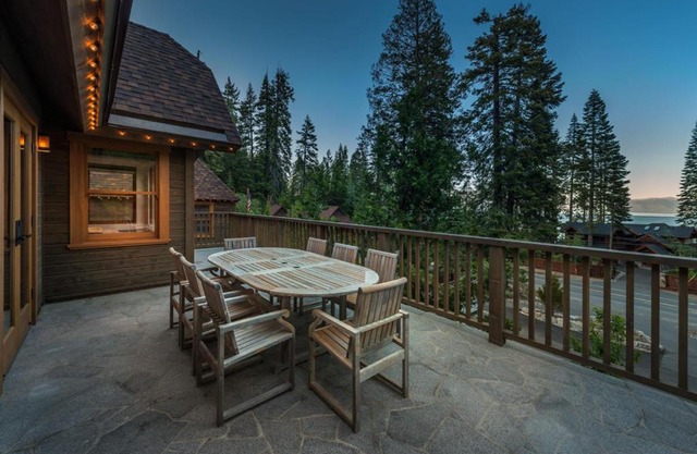 Cedar Crest - Chickadee Cottage 2