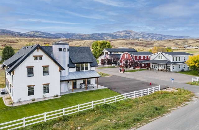 Cedar Farmhouse and Silo w/POOL (Sleeps 50)
