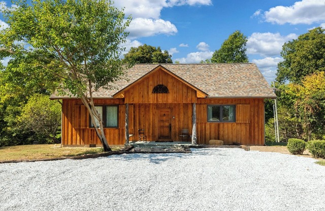 Cedar Hills Retreat: Peaceful Southern IL Escape