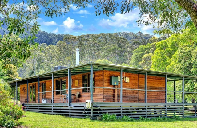 Cedar House - set on 5 beautiful acres