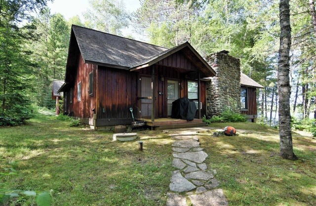 Cedar Lodge on Dell Lake