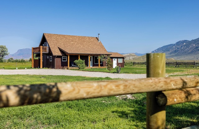 Cedar Mountain Retreat- mountain modern getaway, newly added hot tub and fire pit!