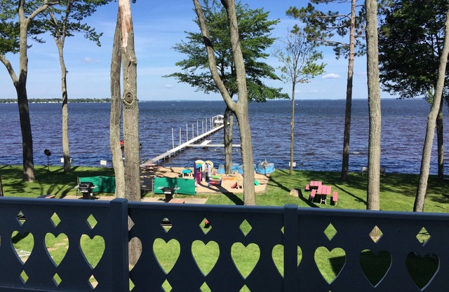Mignon, propre chalet au bord du lac Houghton, 4-6 personnes