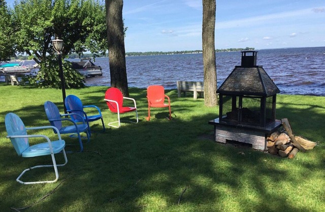 Belle Lakefront 4 chambres / 4 salles de bain avec vue imprenable sur le lac Houghton - 12 personnes