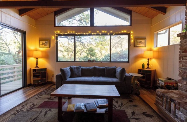 Cedar Pine Cottage - Cozy - Retro - Secluded - Cabin