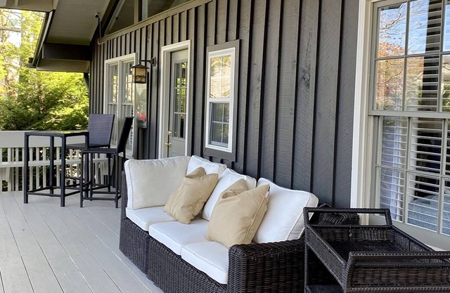 Cedar Rise Walking distance to the lake and Greystone Inn.