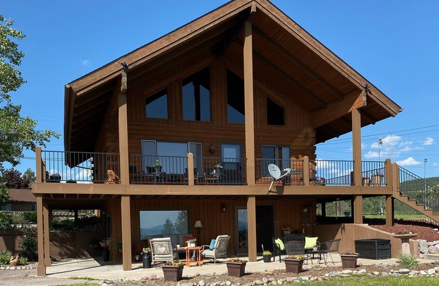 Cedar & Sky Retreat- Rustic Lakeview Cabin
