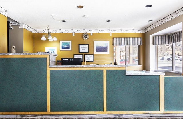 Cedar Valley Inn