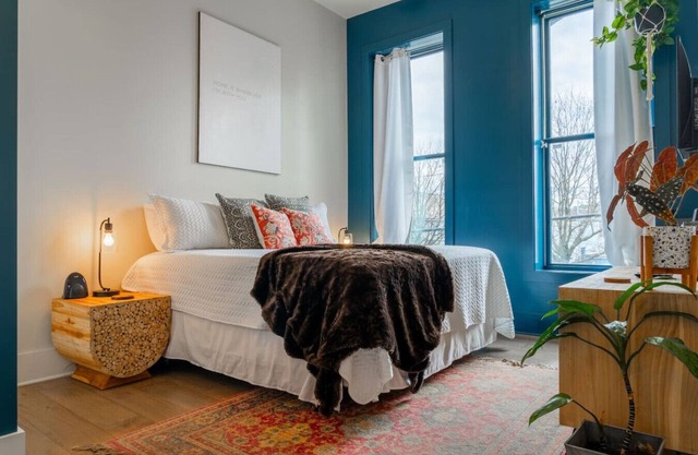 Celebration Penthouse: Sleeps 12, Rooftop, King Beds, Spa