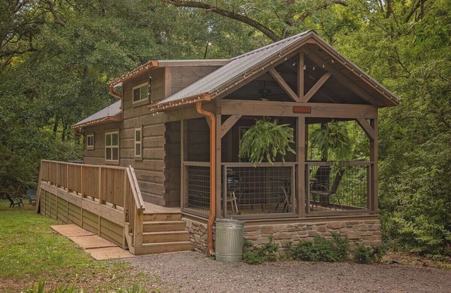 Celina Cabin | Nature Cabin Near Downtown Chattanooga