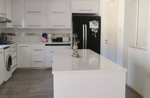 CENTER LOCATION 2 BEDROOM HOUSE