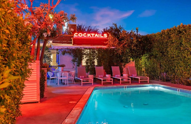 Emplacement, emplacement, emplacement !!! Cottage romantique dans Downtown Palm Springs!