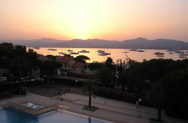 Centre St Tropez, vue mer exceptionnelle, piscine 35m, parc, terrasse, parking