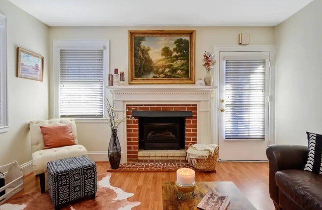 Center Street Retreat - One Block from Downtown Apex