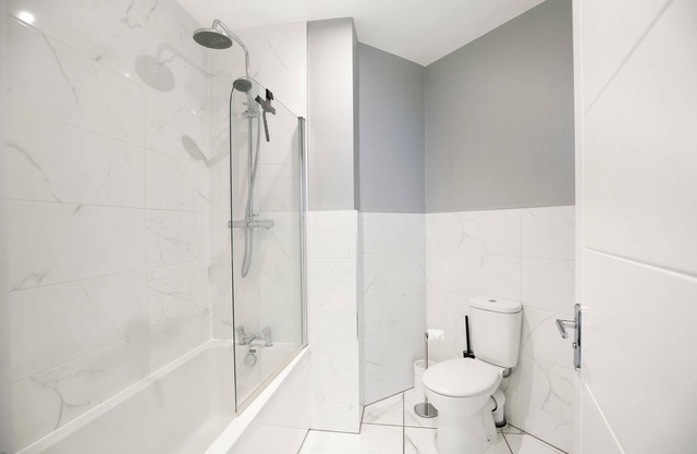 Central 1-bedroom apartment in charming Brighton and Hove with WiFi