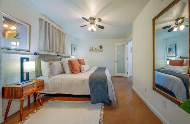 Central / 1 BR & 1 BA / Fenced / Cozy / Guesthouse