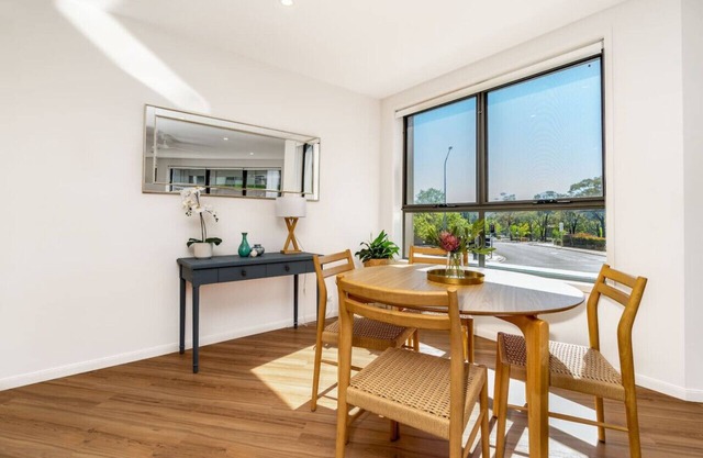 New to VRBO: Central 2BR | Stylish Apt located in Greenway