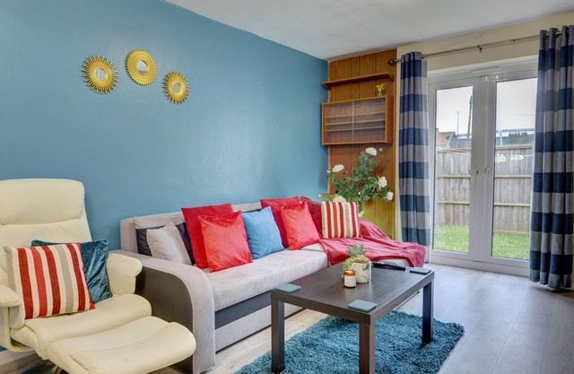 Central 3-bed House, sleeps 8 by MBiZ