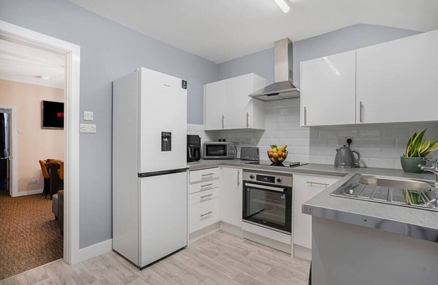 Central 3 bedroom House with Parking