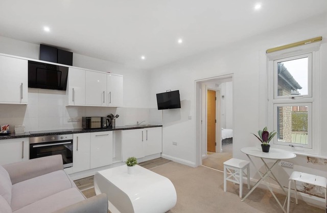 Central and Modern One Bedroom Flat