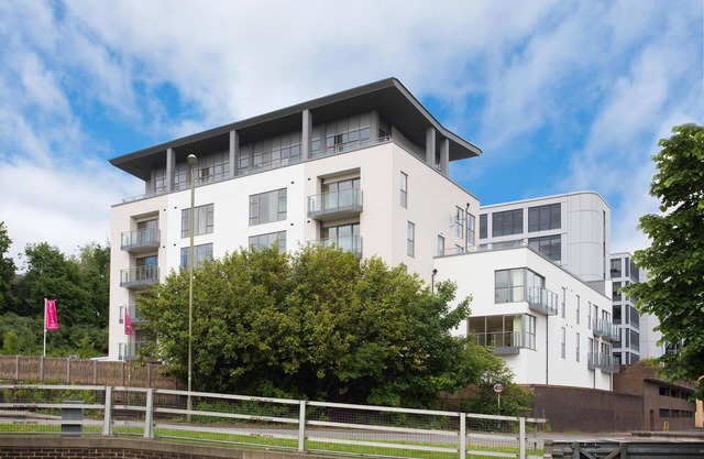 Central Basingstoke - Grand appartement de luxe avec 2 chambres et 2 salles de bains (King / Twin)